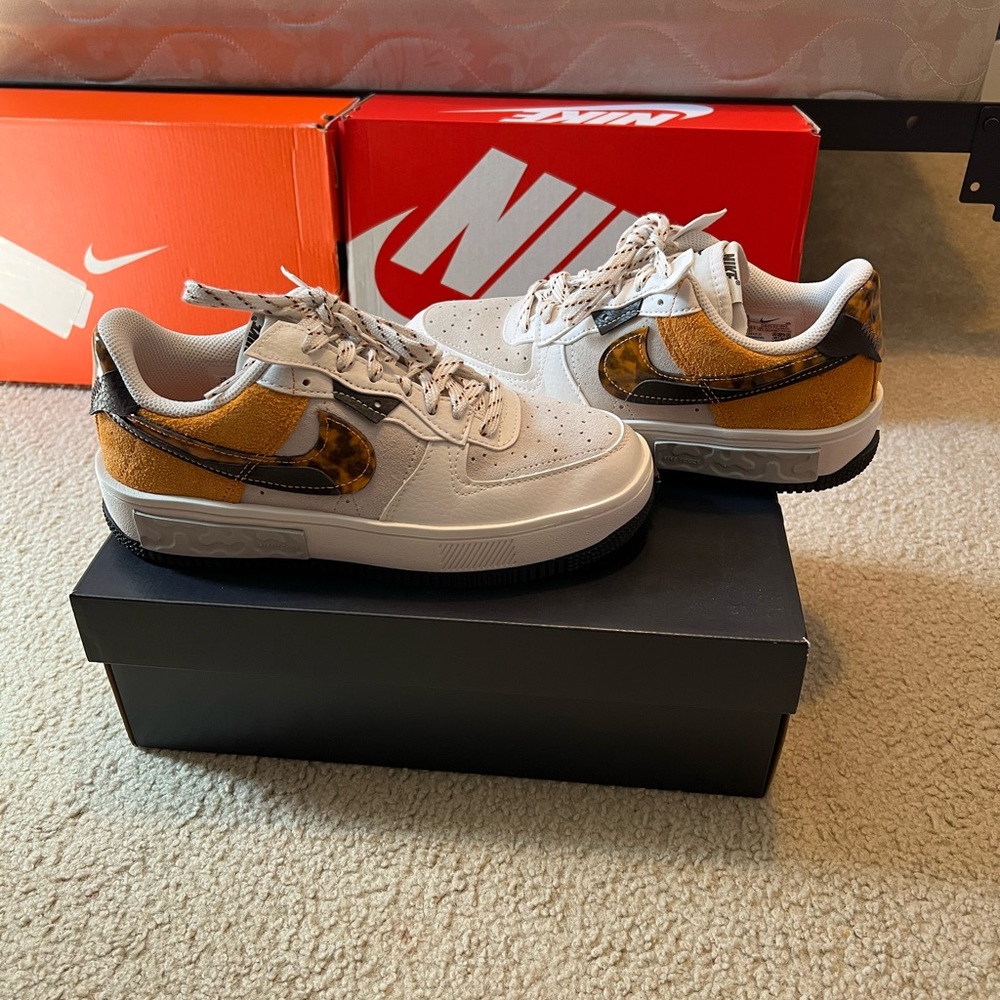 Super cute ladies Air Force 1’s